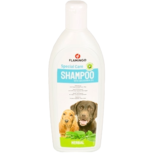 Dog shampoo with herbal extract and macadamia oil