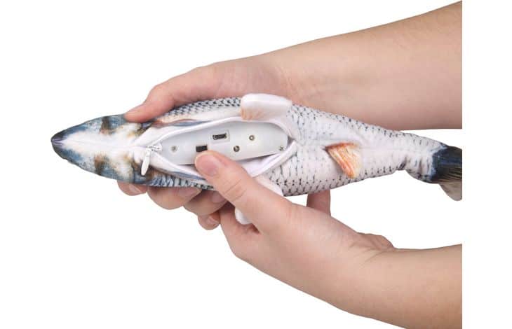 Electronic fish cat toy with moving tail – image 2