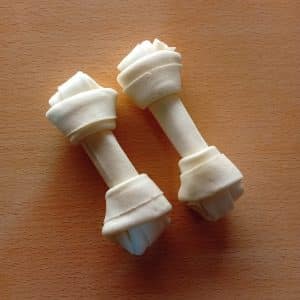 White knotted rawhide bone, 10 cm