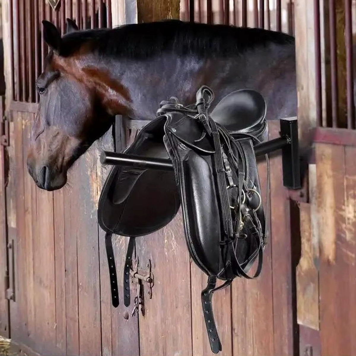 Hanging saddle rack for saddle, saddle pad and rugs – view 3
